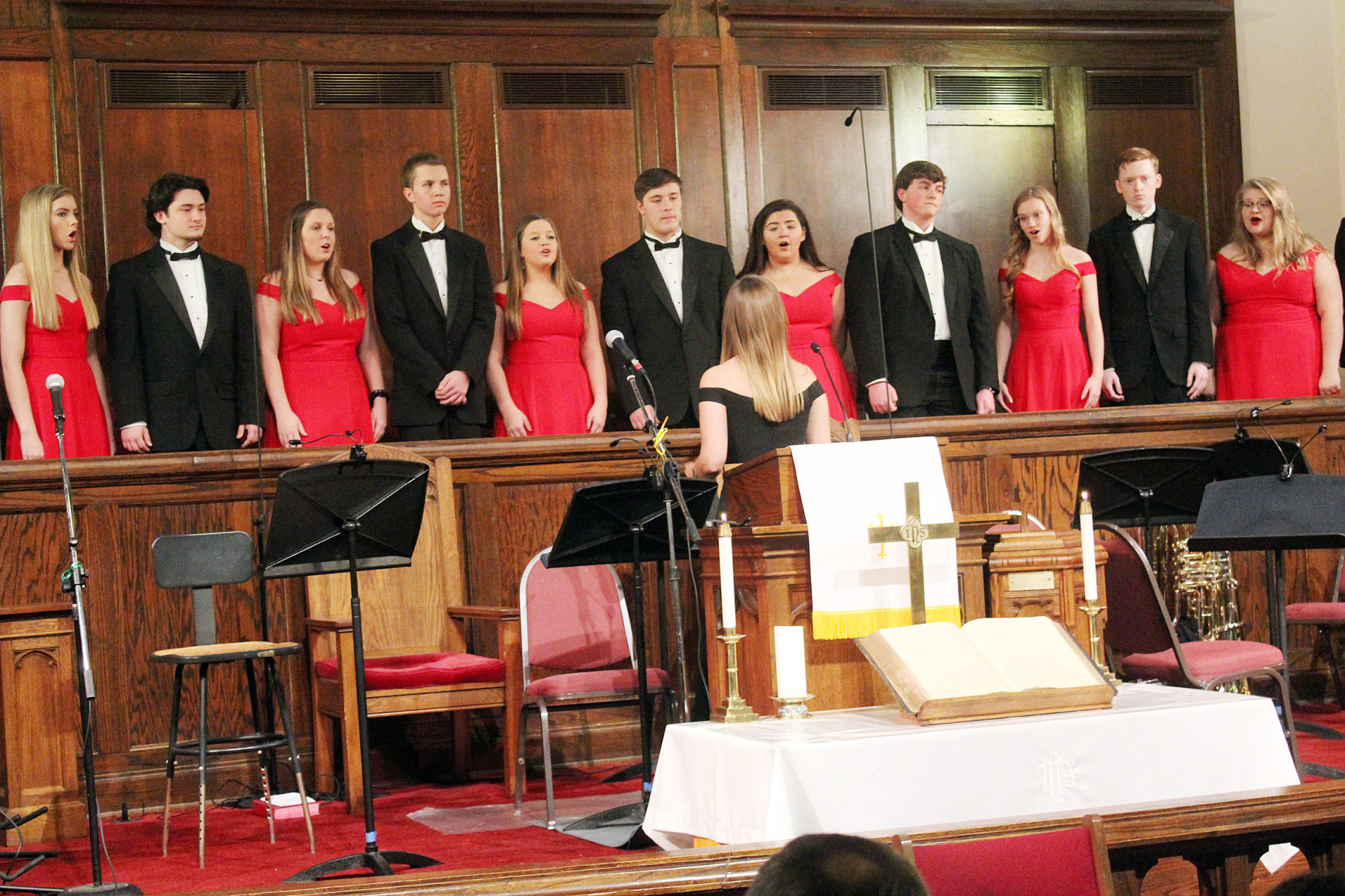 PARIS TN: Singing for the season